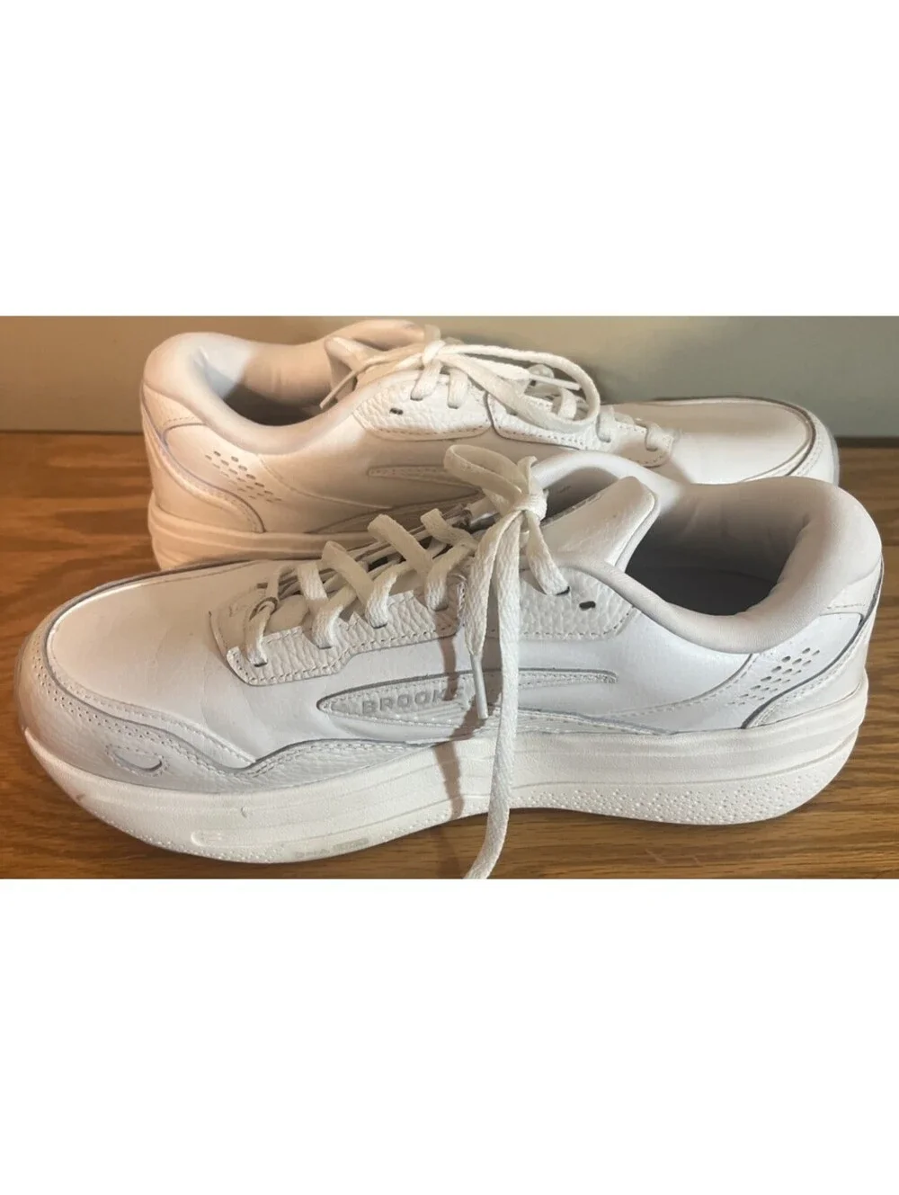 Women's Brooks Ghost Max L, White/White, 10 Wide(2E) US Used Clean!